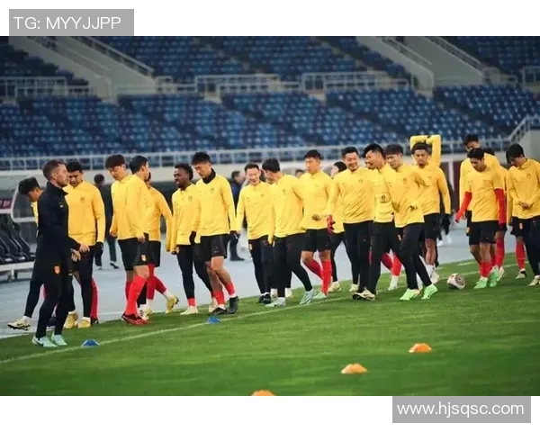 杭州足球队灵活性探讨:如何在战术与团队协作中实现优势 杭州足球队灵活性探讨:如何在战术与团队协作中实现优势